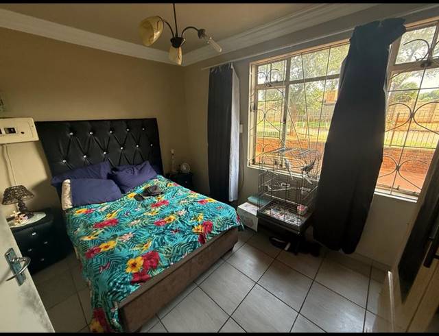 2 BEDROOM APARTMENT FOR SALE IN VANDERBIJLPARK CW 6